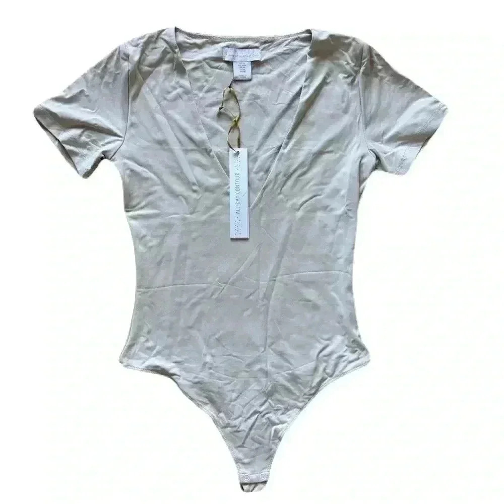 NWT Women's House of Harlow Cream Thong Short Sleeve Bodysuit Size Medium